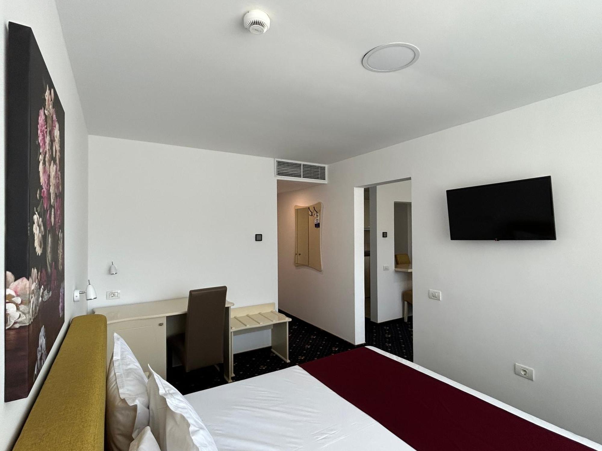 Hotel Agora Нептун Екстериор снимка